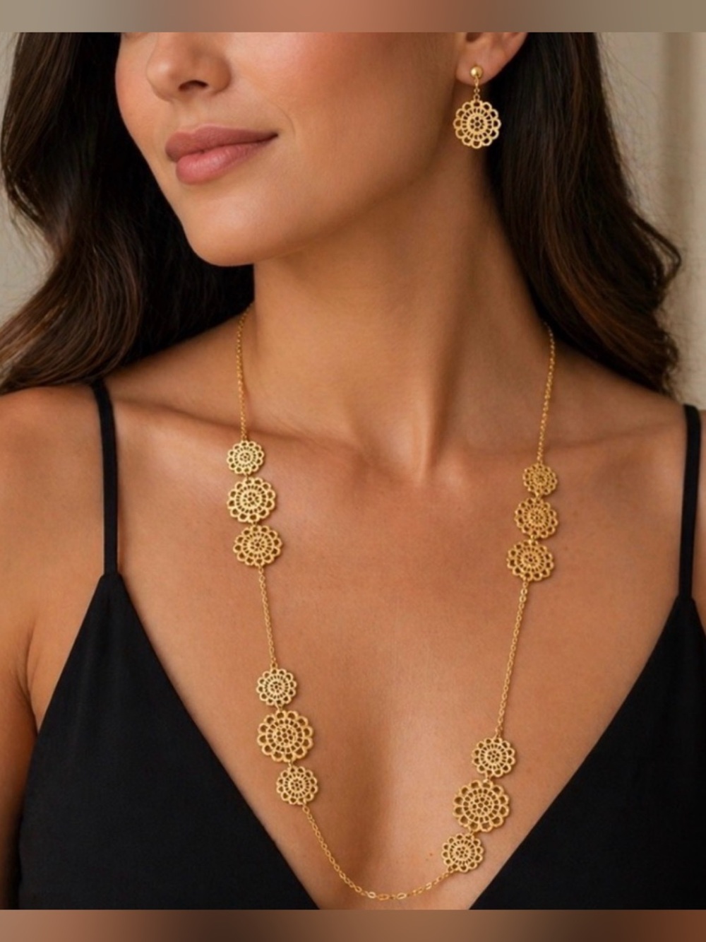 New Beautiful set necklace and earrings gold tone